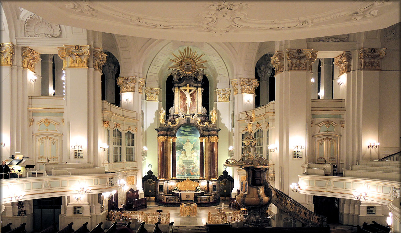 Hamburg - Sankt Michaelis - 7500 - Kirchenraum.JPG